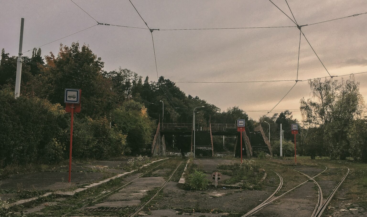 red and white traffic light